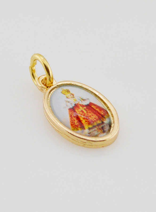 Médaille Enfant Jésus de Prague Dorée - 15mm (pic 3)