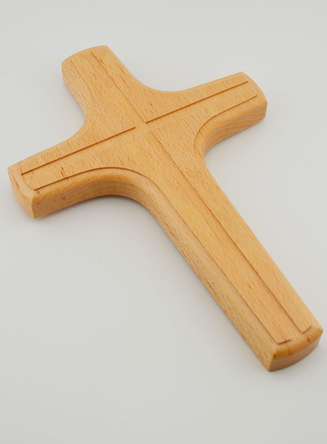 Croix en Bois Clair Sculpté - 22 cm (pic 3)