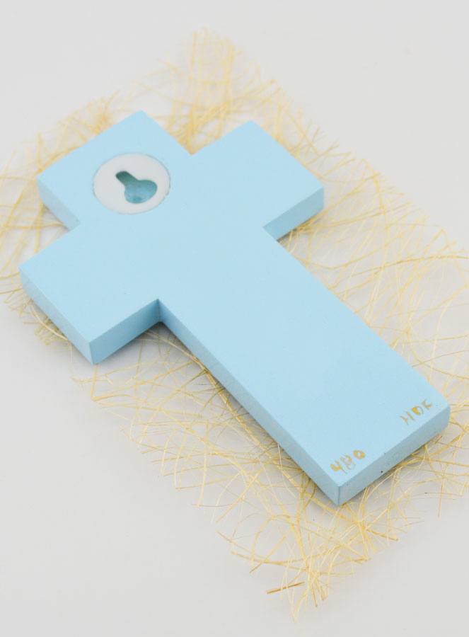 Croix Enfant en Bois Petite Brebis Bleu - 12 cm (pic 4)