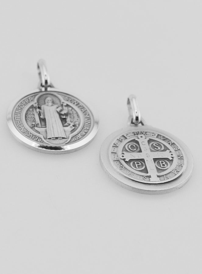 Médaille Saint Benoit en Argent Massif Bords Brillant - 18 mm (pic 2)
