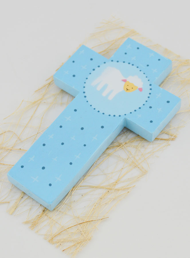 Croix en Bois Petite Brebis Bleu - Cadeau de Baptême (pic 4)