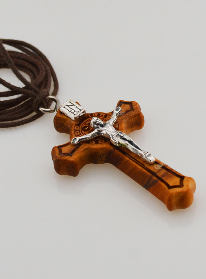 Croix de Saint Benoît en Bois d'Olivier + Cordon (pic 3)