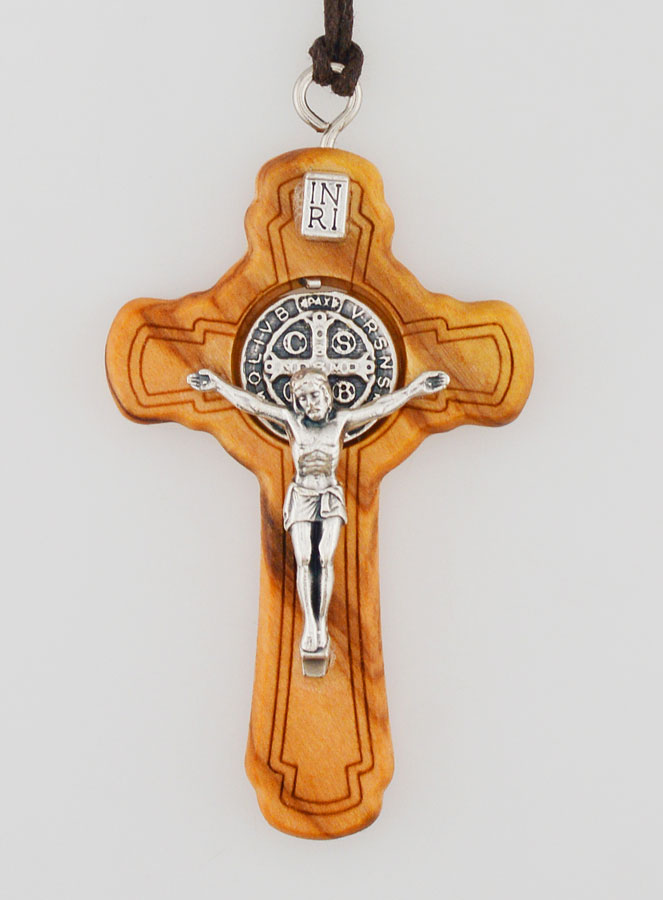 Croix de Saint Benoît en Bois d'Olivier Sculpté (pic 1)