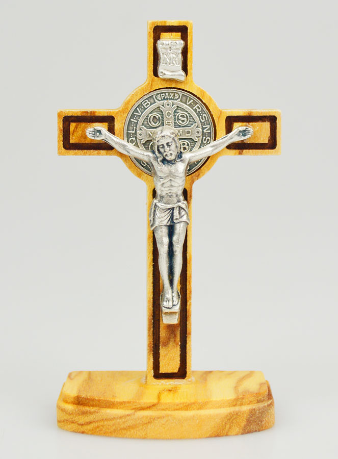 Crucifix de Saint Benoît en Bois d'Olivier sur Socle (pic 1)