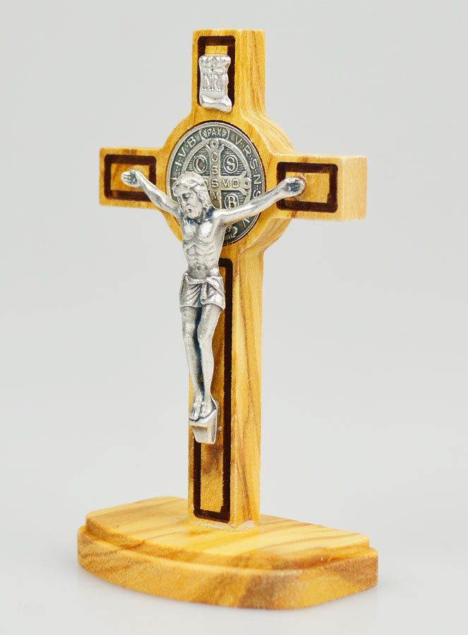 Crucifix de Saint Benoît en Bois d'Olivier sur Socle (pic 2)