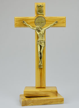 Croix de Saint Benoit en Bois d'Olivier (pic 1)