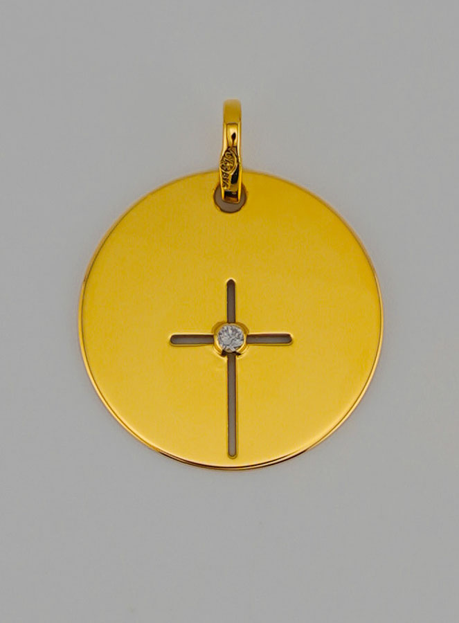 Médaille Croix de Jésus Ajourée en Or et 1 Diamant (pic 1)