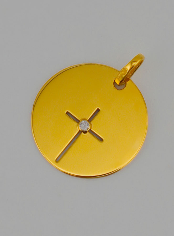 Médaille Croix de Jésus Ajourée en Or et 1 Diamant (pic 3)