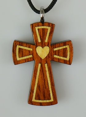Croix en Bois Vernis Coeur d'Amour du Christ - 3 cm (pic 1)