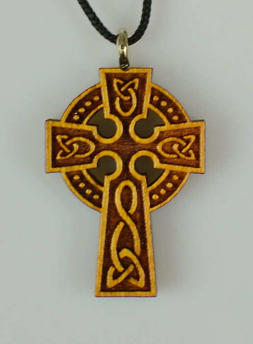 Pendentif Croix Celte Sculpté en Bois (pic 2)