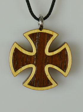 Pendentif Croix en Bois Carrée (pic 1)