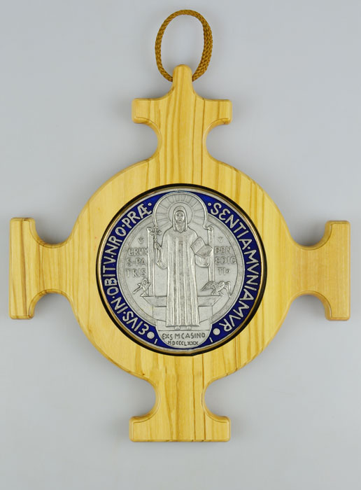 Grande Médaille Croix de Saint Benoît en Bois d'Olivier - 20 X 20cm (pic 3)
