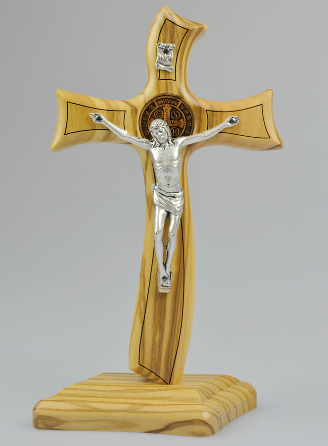 Crucifix sur Socle de Saint Benoît en Bois d'Olivier - 18cm (pic 2)