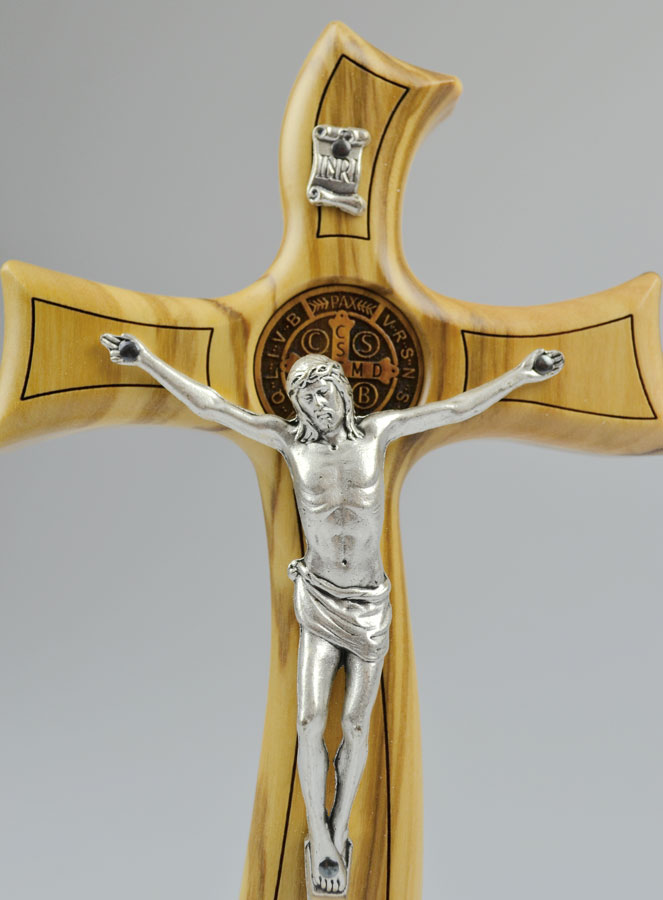 Crucifix sur Socle de Saint Benoît en Bois d'Olivier - 18cm (pic 3)