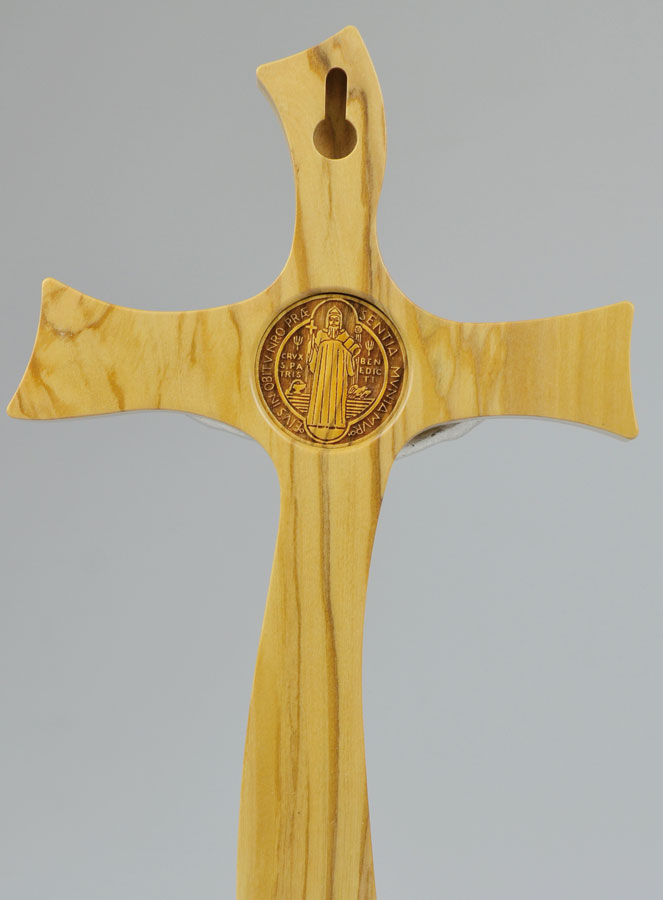 Crucifix de Saint Benoît en Bois d'Olivier Sur Socle - 28cm (pic 4)