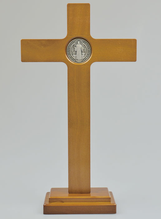 Croix de Saint Benoît en Bois sur Socle - 27cm (pic 3)