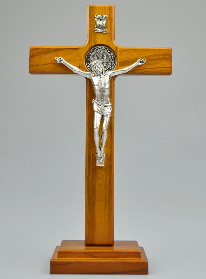 Crucifix de Saint Benoît en Bois sur Socle - 27cm (pic 2)
