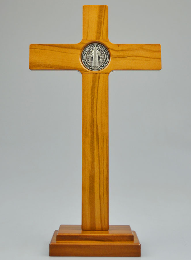 Crucifix de Saint Benoît en Bois sur Socle - 27cm (pic 3)