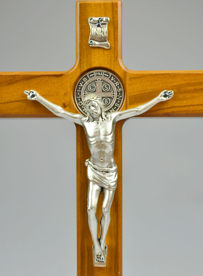Crucifix de Saint Benoît en Bois sur Socle - 27cm (pic 4)