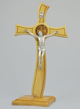 Crucifix de Saint Benoît en Bois d'Olivier sur Socle - 33cm (pic 1)