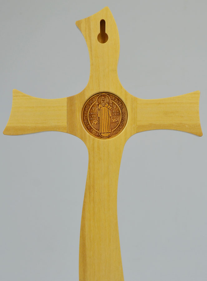 Crucifix de Saint Benoît en Bois d'Olivier sur Socle - 33cm (pic 4)