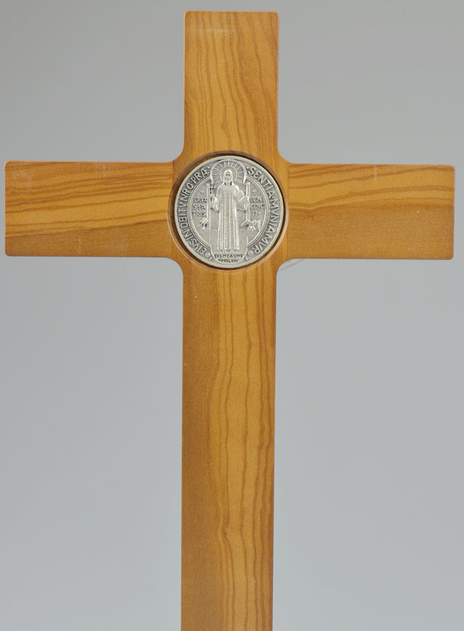 Crucifix de Saint Benoît en Bois - 33cm (pic 4)
