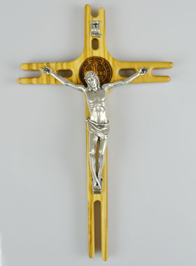 Croix de Saint Benoît en Bois d'Olivier - 19x12cm (pic 1)