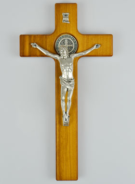 Croix de Saint Benoît en Bois Foncé - 20 x11cm (pic 1)
