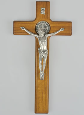 Crucifix de Saint Benoît en Bois Foncé - 20 x11cm (pic 1)