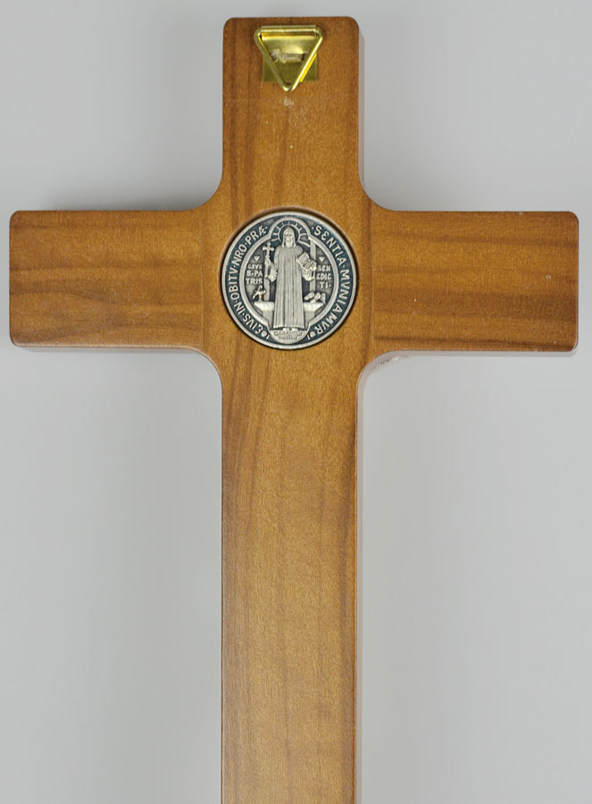 Crucifix de Saint Benoît en Bois Foncé - 20 x11cm (pic 4)