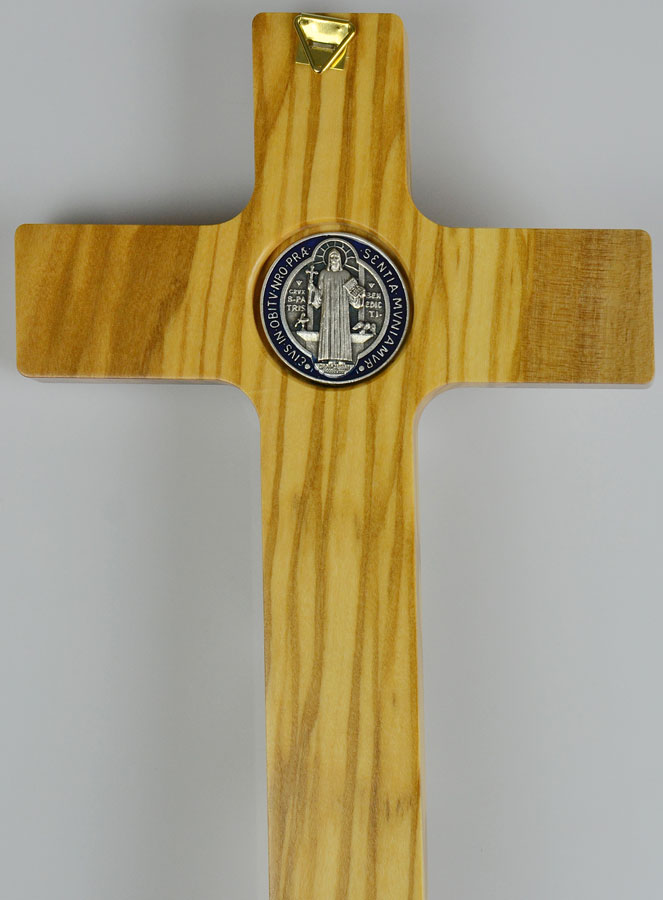 Crucifix de Saint Benoît en Bois Clair - 20 x 11 cm (pic 3)