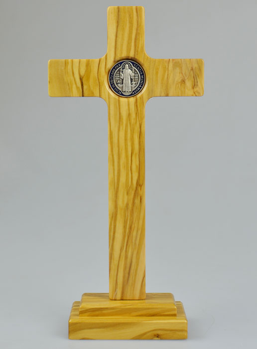 Croix de Saint Benoît en Bois Clair sur Socle - 22 x 11 cm (pic 3)