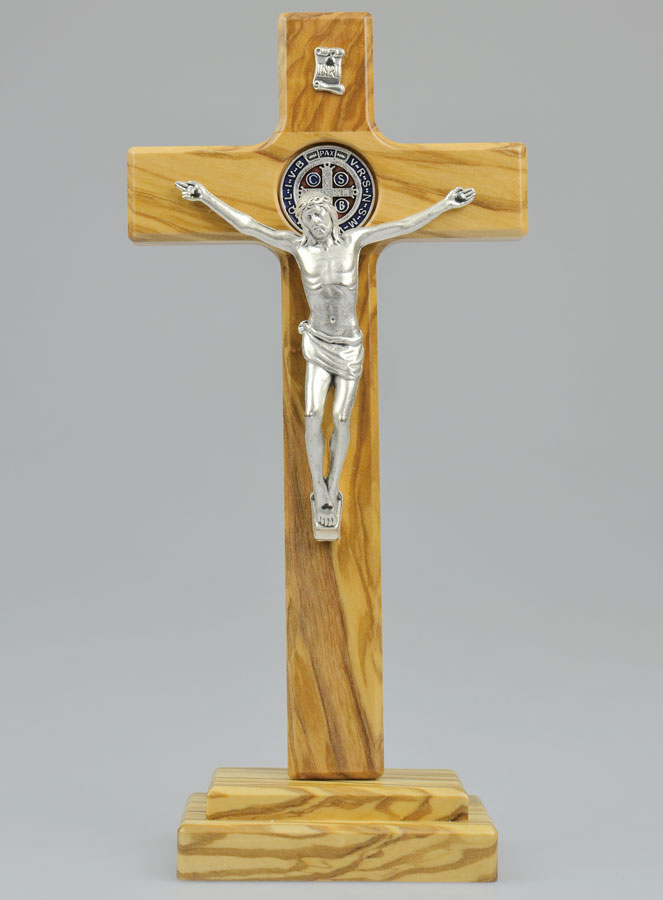 Crucifix de Saint Benoît en Bois Clair sur Socle - 22 x 11 cm (pic 2)