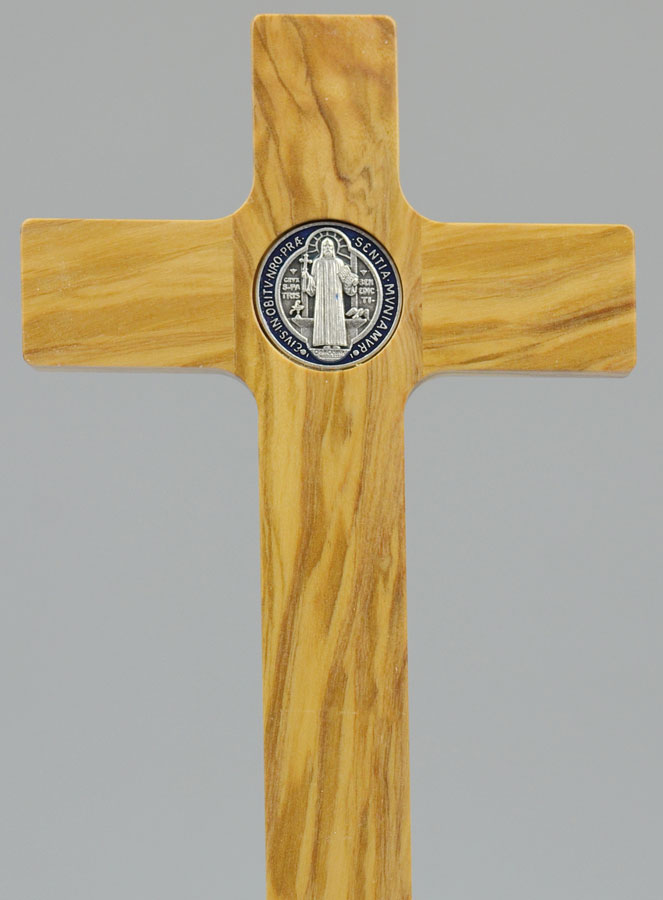 Crucifix de Saint Benoît en Bois Clair sur Socle - 22 x 11 cm (pic 3)