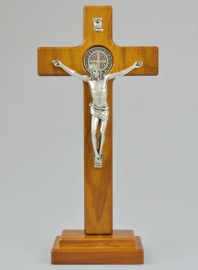 Croix de Saint Benoît en Bois Foncé sur Socle - 22cm (pic 1)