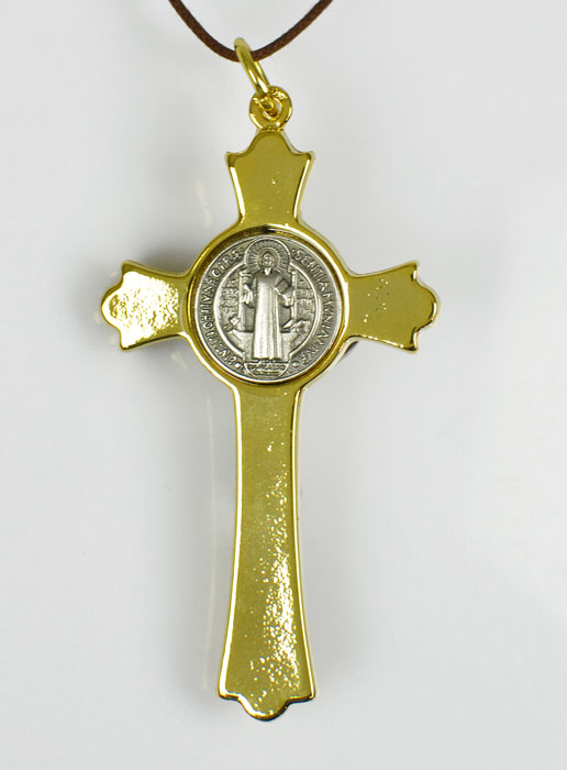 Pendentif Croix de Saint Benoit Dorée avec Cordon (pic 3)