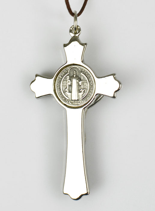 Pendentif Croix de Saint Benoit Argentée avec Cordon (pic 3)