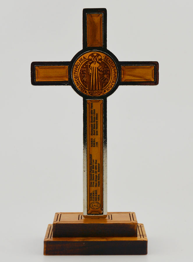 Croix de Saint Benoît en Bois sur Socle - 14cm (pic 4)