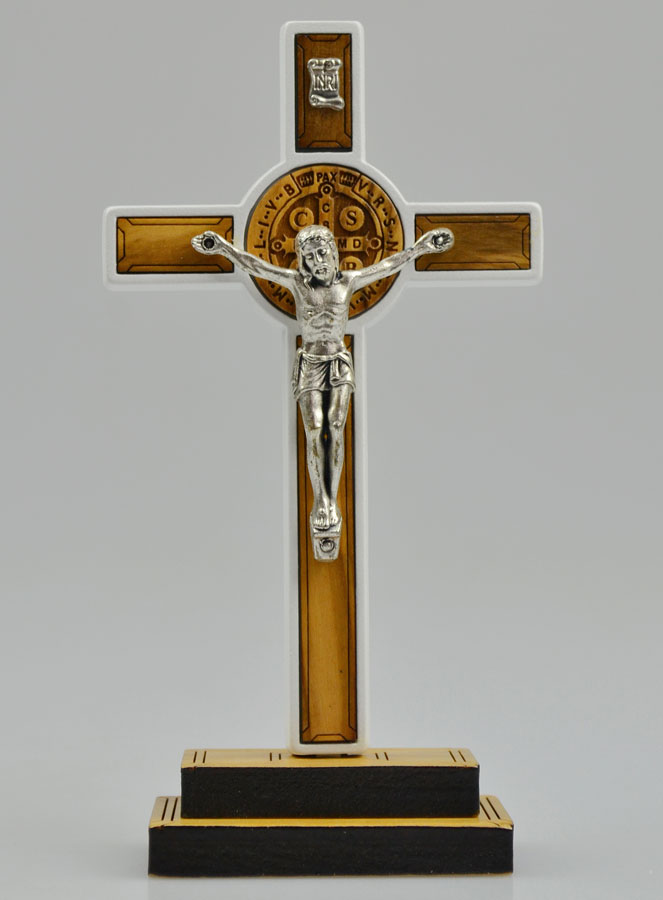 Crucifix de Saint Benoît en Bois sur Socle - 14cm (pic 2)