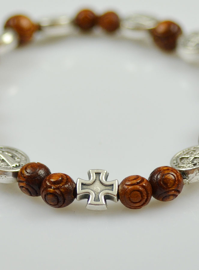 Bracelet Religieux Dizainier Saint Benoît en Bois Foncé & Croix (pic 4)