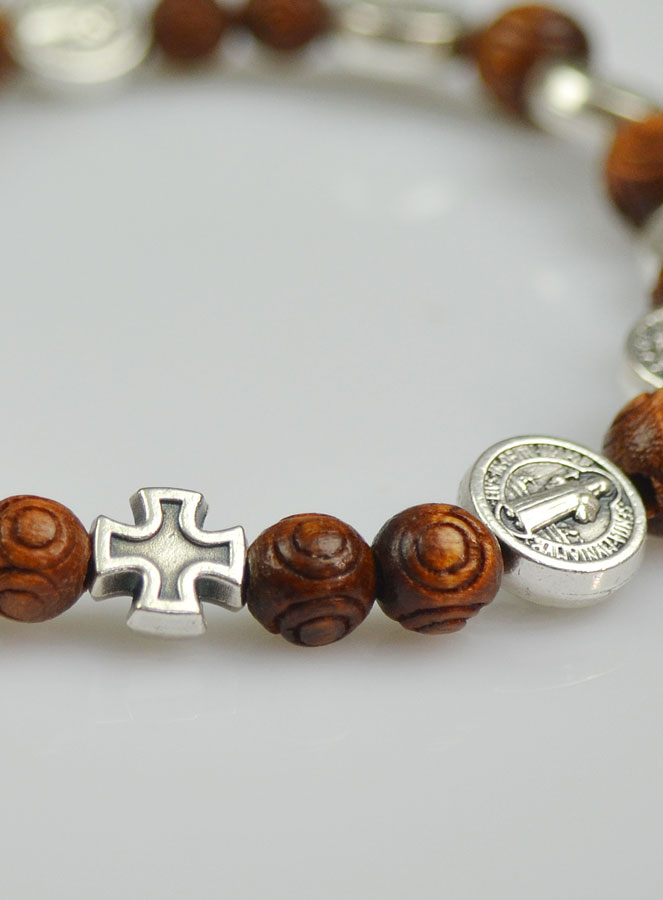Bracelet Catholique de Saint Benoît en Bois Foncé & Croix (pic 4)
