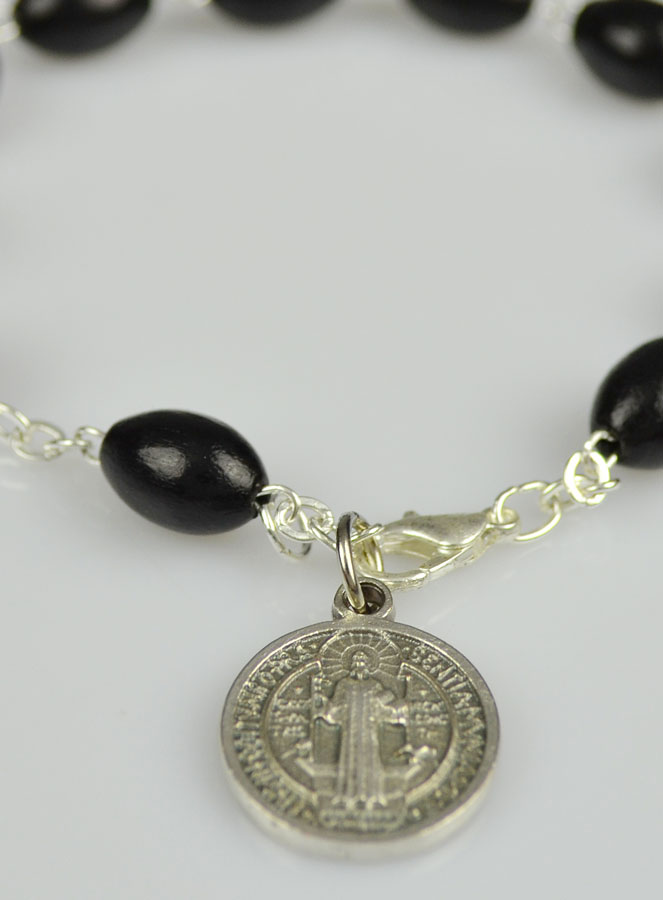 Bracelet Dizainier Bois Noir - Croix et Médaille de Saint Benoît (pic 4)