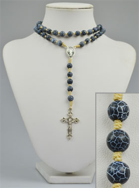 Chapelet en Pierre d'Agate Bleue sur Cordelette (pic 1)