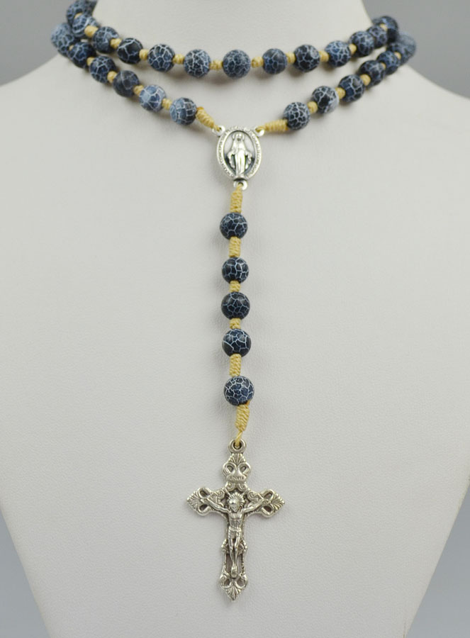 Chapelet en Pierre d'Agate Bleue sur Cordelette (pic 2)