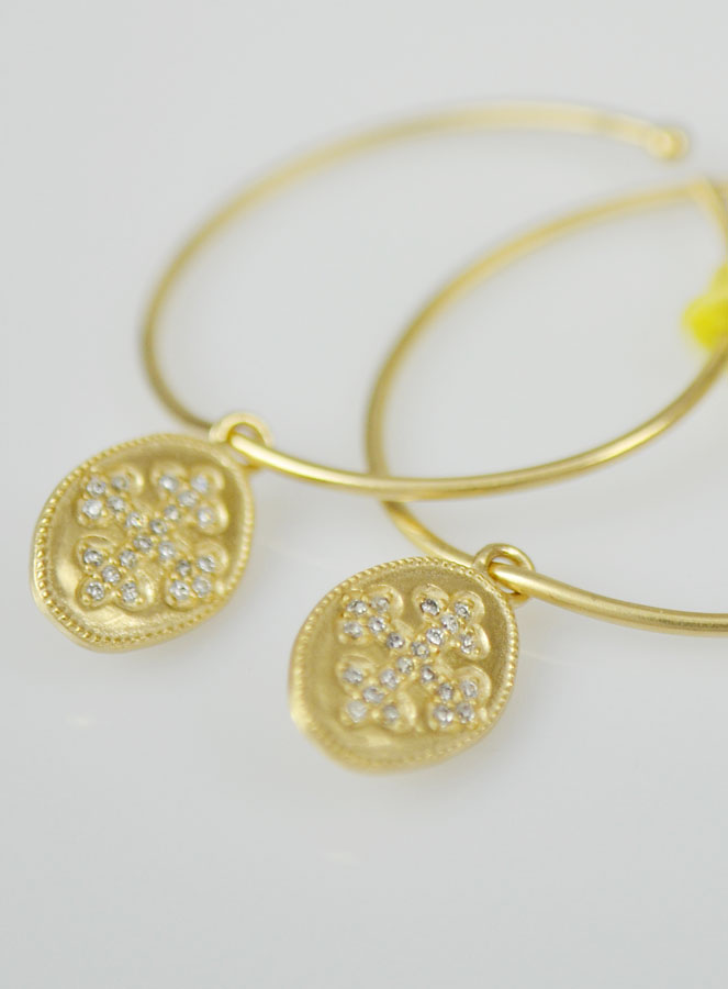 Boucles d'Oreilles Créoles Croix de Diamants & Plaqué Or (pic 3)