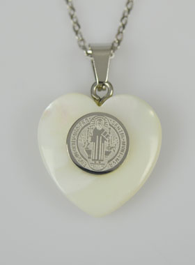 Collier Religieux Coeur de Nacre & Médaille St Benoît - Argent (pic 1)