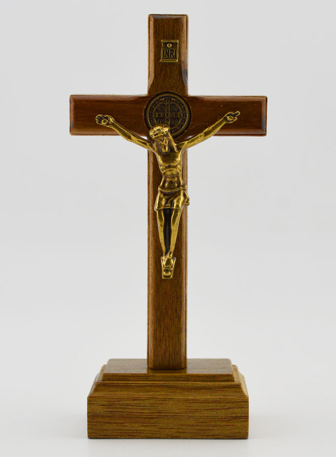 Crucifix de Saint Benoît en Bois sur Socle - 9cm (pic 1)