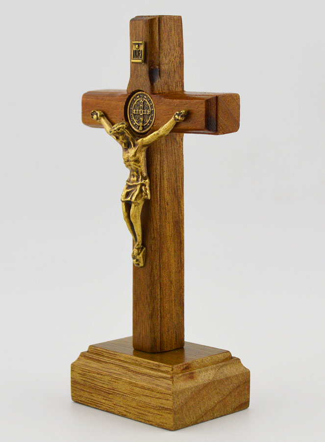 Crucifix de Saint Benoît en Bois sur Socle - 9cm (pic 3)
