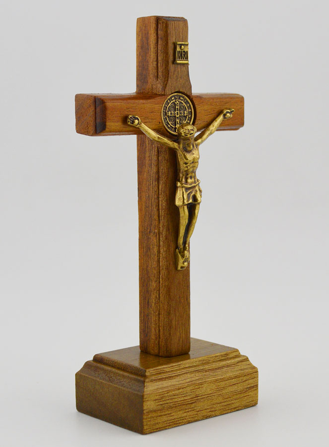 Crucifix de Saint Benoît en Bois sur Socle - 9cm (pic 4)