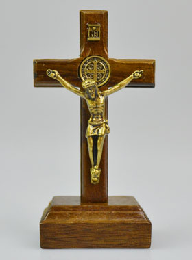 Crucifix de Saint Benoît en Bois sur Socle - 7cm (pic 1)
